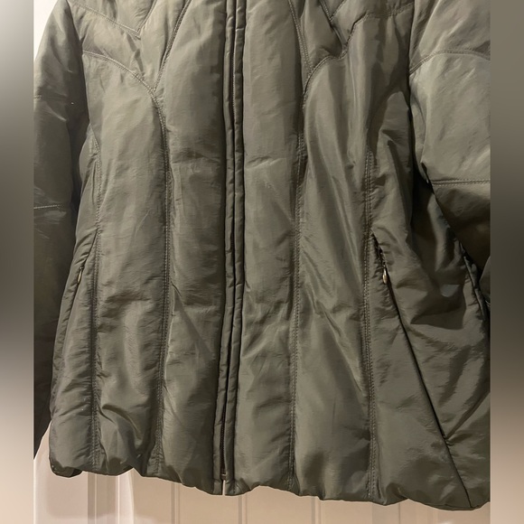 Guess Puffer Jacket Junior’s Medium with removable hood - Picture 3 of 6
